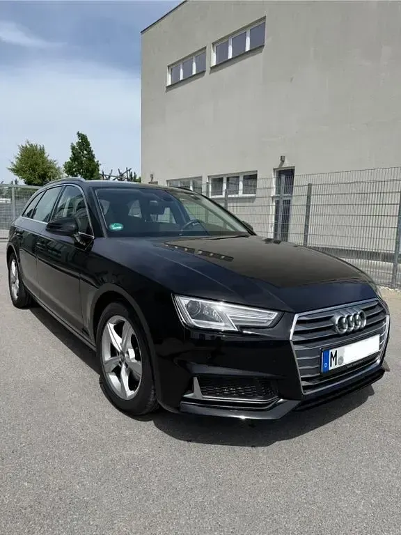 Gebraucht Audi A4 Sport 122 PS (89 kW) 2019 Schwarz Kombi