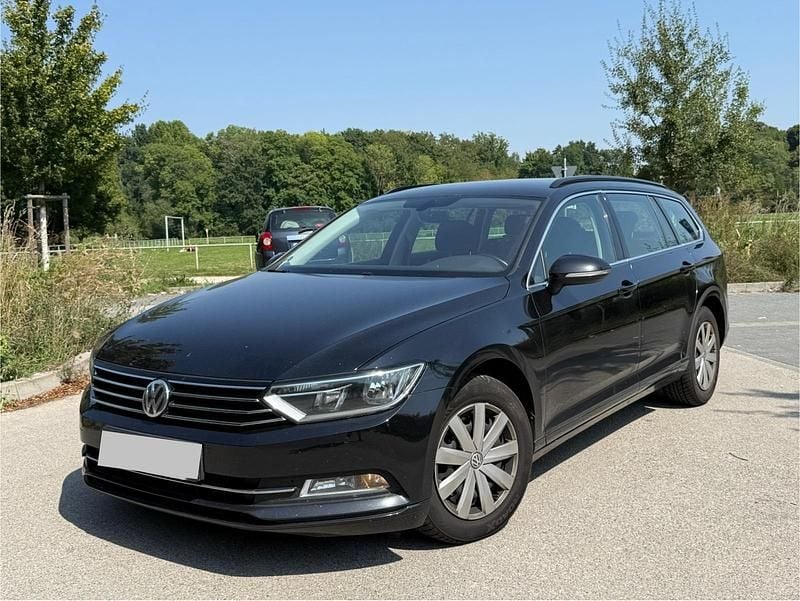 Schwarz Gebraucht 2019 VW Passat Comfortline SUV | 8.900 € (Superpreis) - Bild 1/4