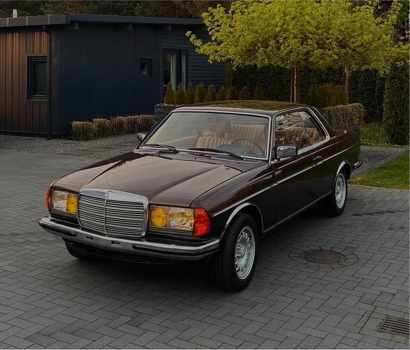 Braun Gebraucht 1980 Mercedes 230 Coupé | 14.990 € - Bild 1/4