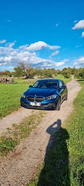 Blau Gebraucht 2020 BMW 118 Kleinwagen | 20.900 € (Fairer Preis) - Bild 1/4