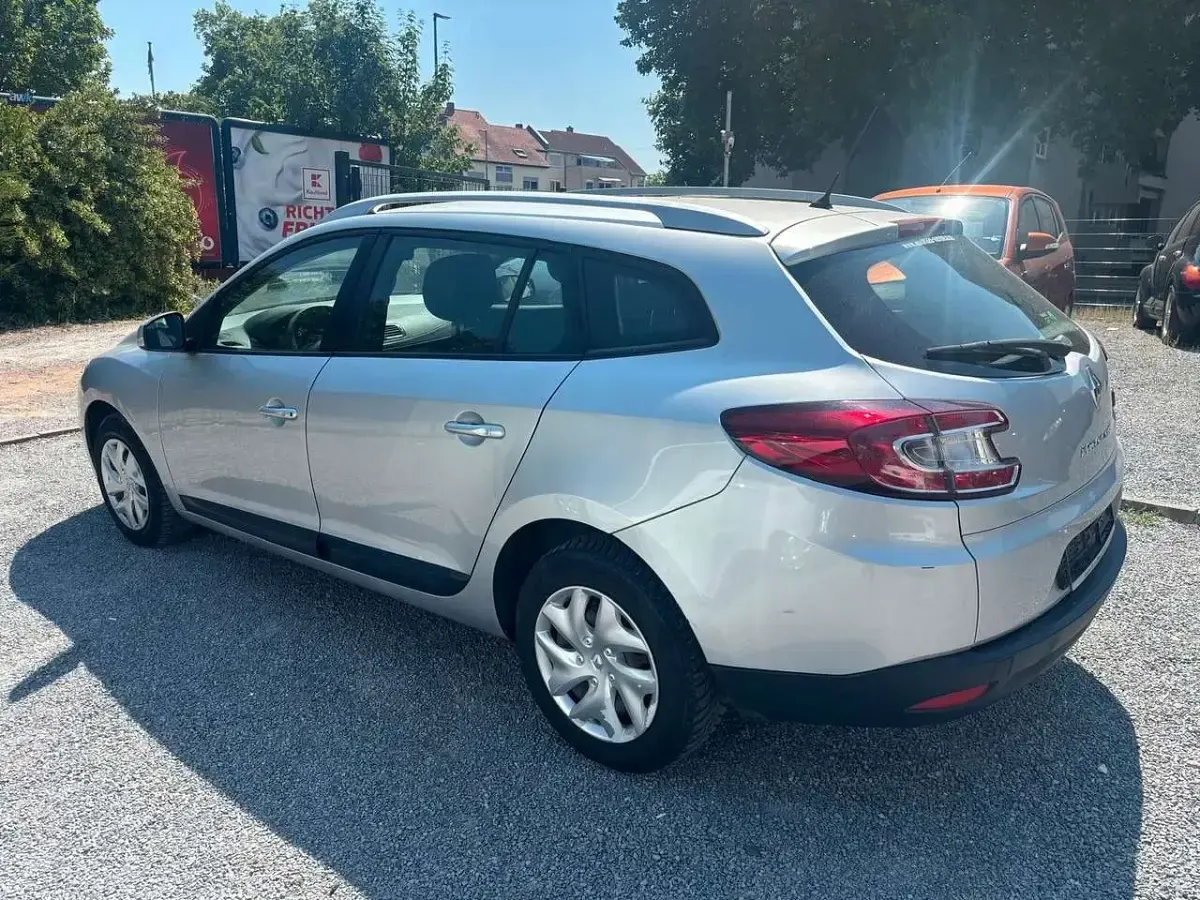 Gebraucht Renault Mégane GrandTour Expression 110 PS (80 kW) 2012 Platingrau Kombi