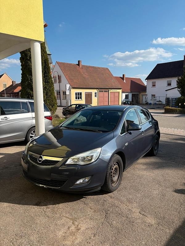 Gebraucht Opel Astra 116 PS (85 kW) 2010 Blau Limousine