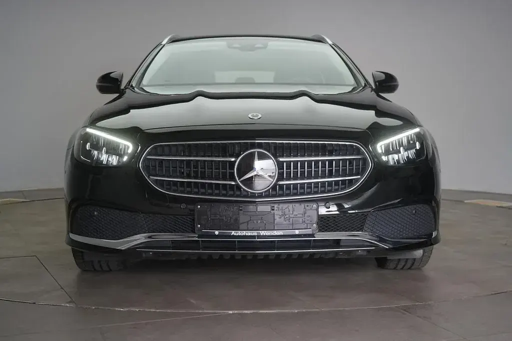 Gebraucht Mercedes E300 Exclusive 265 PS (194 kW) 2022 Schwarz Limousine