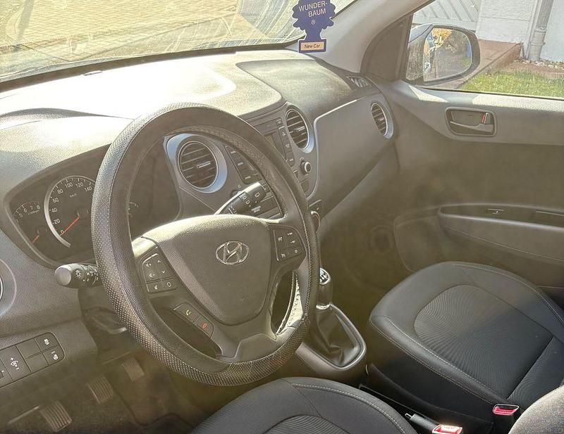 Gebraucht Hyundai i10 67 PS (49 kW) 2019 Grau Kleinwagen