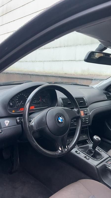 Gebraucht BMW 320 150 PS (110 kW) 2004 Schwarz Kombi