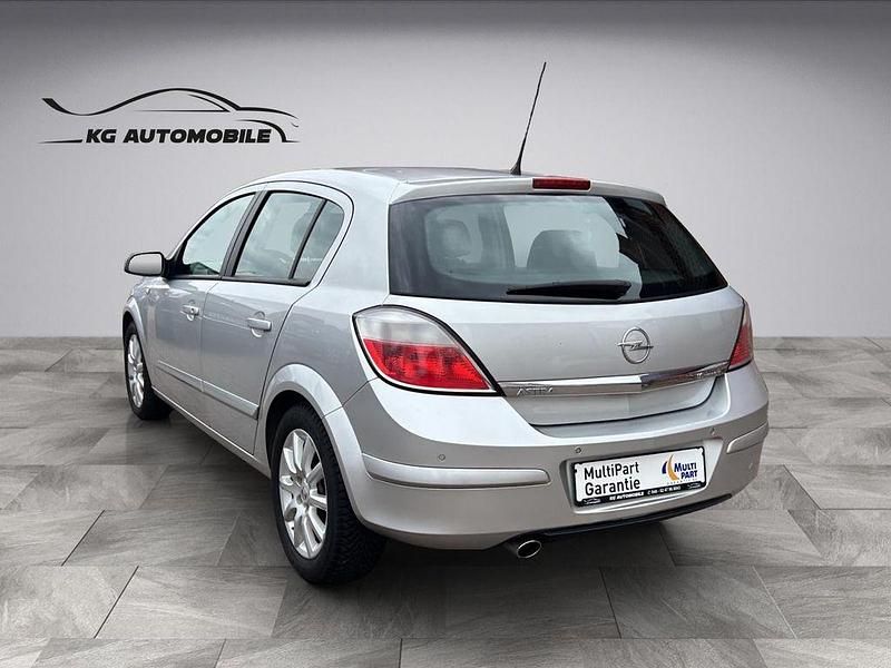 Gebraucht Opel Astra Edition 90 PS (66 kW) 2005 Silber Limousine