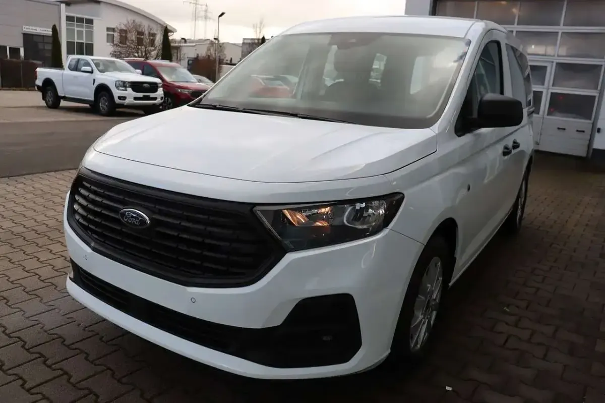 Neu Ford Tourneo Connect Trend 114 PS (83 kW) 2026 Frozen white Van / Kleinbus