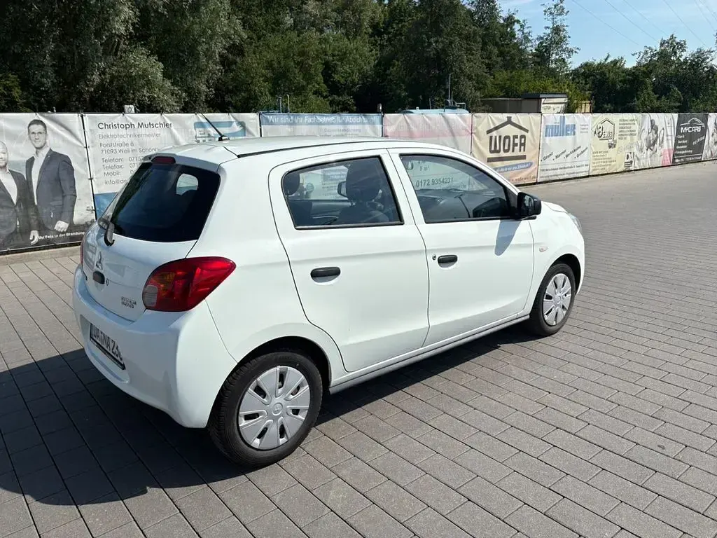 Gebraucht Mitsubishi Space Star Basis 71 PS (52 kW) 2015 Weiß Limousine