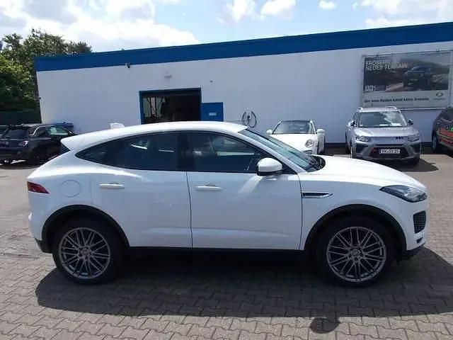 Używany Jaguar E-Pace S 200 KM (147 kW) 2019 Biały SUV