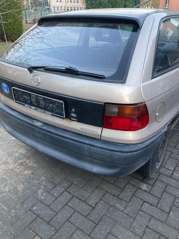 Gebraucht Opel Astra 60 PS (44 kW) 1997 Gold Limousine