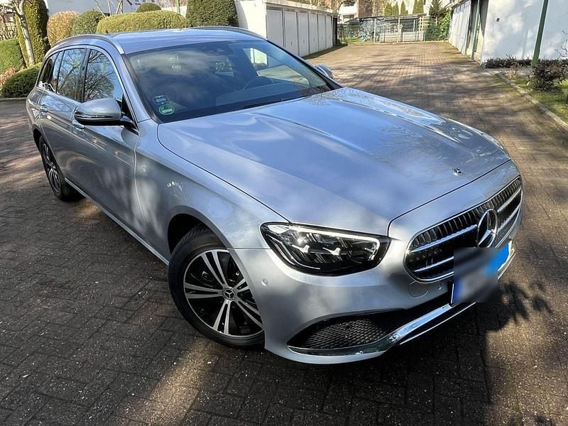 Gebraucht Mercedes E220 Avantgarde 194 PS (142 kW) 2021 Silber Kombi