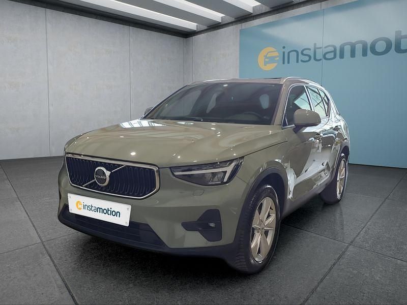 Grün Gebraucht 2024 Volvo XC40 Core SUV | 35.199 € (Guter Preis) - Bild 1/4