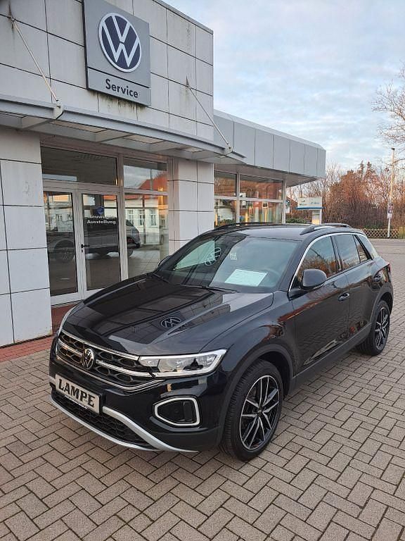 Schwarz Gebraucht 2023 VW T-Roc Move SUV | 26.440 € (Fairer Preis) - Bild 1/4