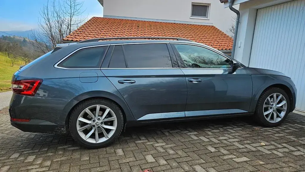 Gebraucht Skoda Superb Ambition 150 PS (110 kW) 2018 Schwarz Kombi
