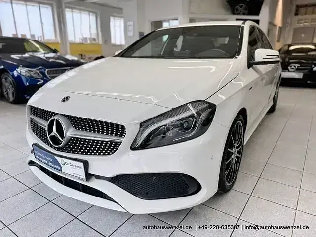 Gebraucht Mercedes A180 AMG 122 PS (89 kW) 2017 Calcitweiss  unilack Kleinwagen