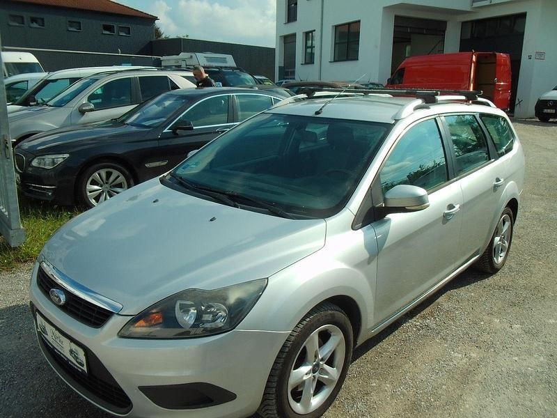 Silber Gebraucht 2010 Ford Focus Titanium Kombi | 2.950 € (Fairer Preis) - Bild 1/4