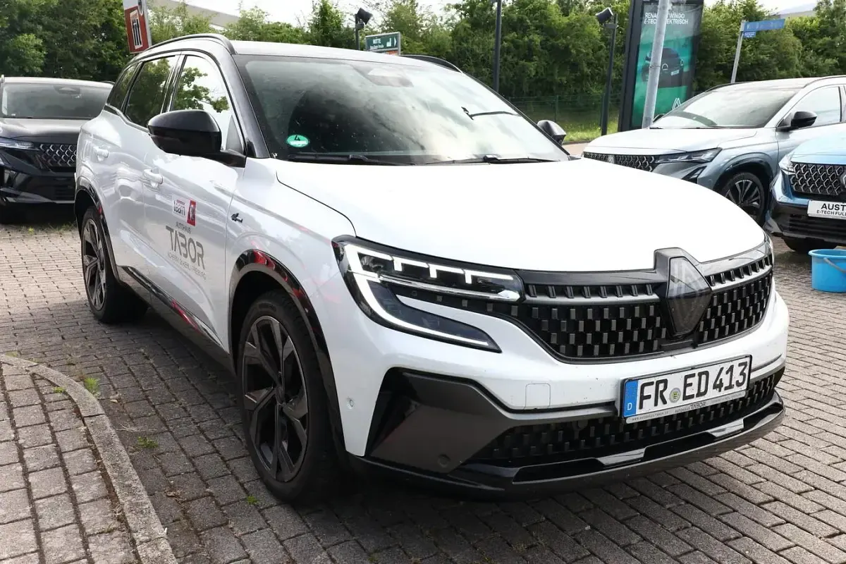 Gebraucht Renault Austral Esprit Alpine 200 PS (147 kW) 2024 Perlmuttweiß metallic + dach bl SUV