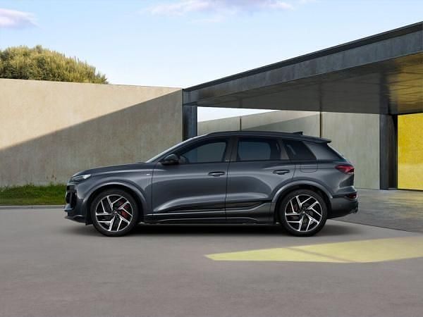 Neu Audi Q6 e-tron S-line plus 225 kW (306 PS) 2025 Grau (daytonagrau perleffekt) SUV