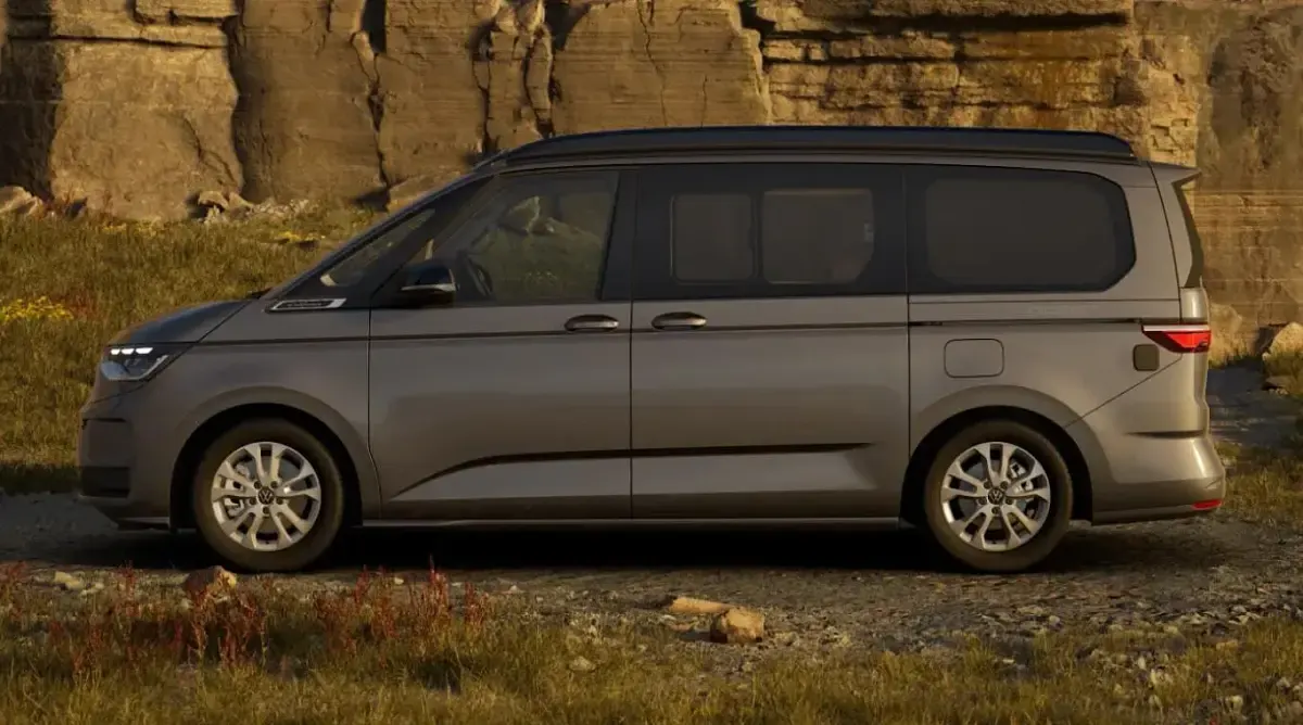 Neu VW T7 California 150 PS (110 kW) 2026 Indiumgrau metallic / dach: schw Van