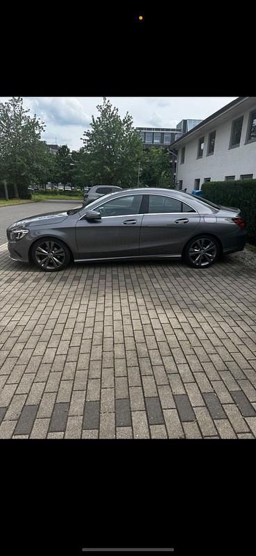 Grau Gebraucht 2016 Mercedes CLA180 Limousine | 12.500 € (Superpreis) - Bild 1/4