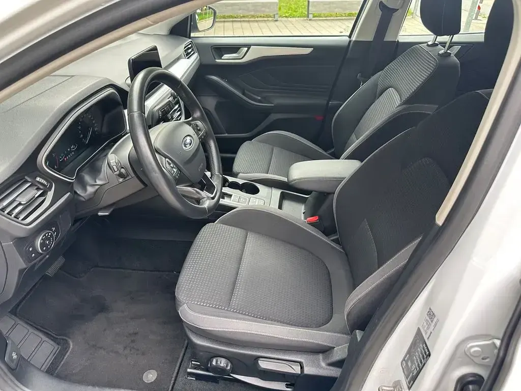 Gebraucht Ford Focus 120 PS (88 kW) 2018 Weiß Limousine