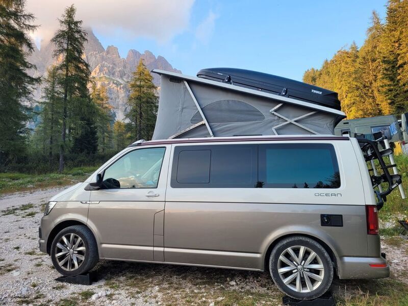 Grau Gebraucht 2018 VW T6 California Van | 69.000 € - Bild 1/4