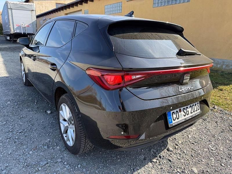 Gebraucht Seat Leon Style 131 PS (96 kW) 2021 Schwarz Limousine