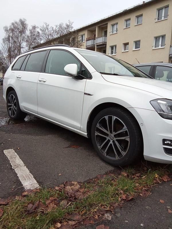 Gebraucht VW Golf VII LOUNGE 110 PS (80 kW) 2015 Weiß Kombi