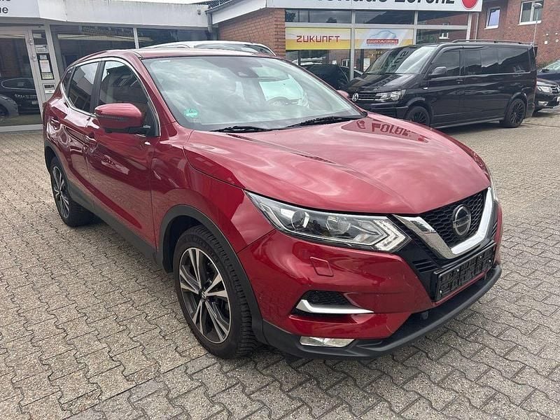 Alizarin crimson Gebraucht 2019 Nissan Qashqai N-Connecta SUV | 14.998 € (Superpreis) - Bild 1/4