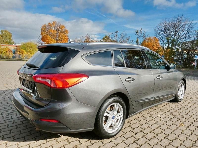 Gebraucht Ford Focus Cool & Connect 120 PS (88 kW) 2019 Grau Limousine