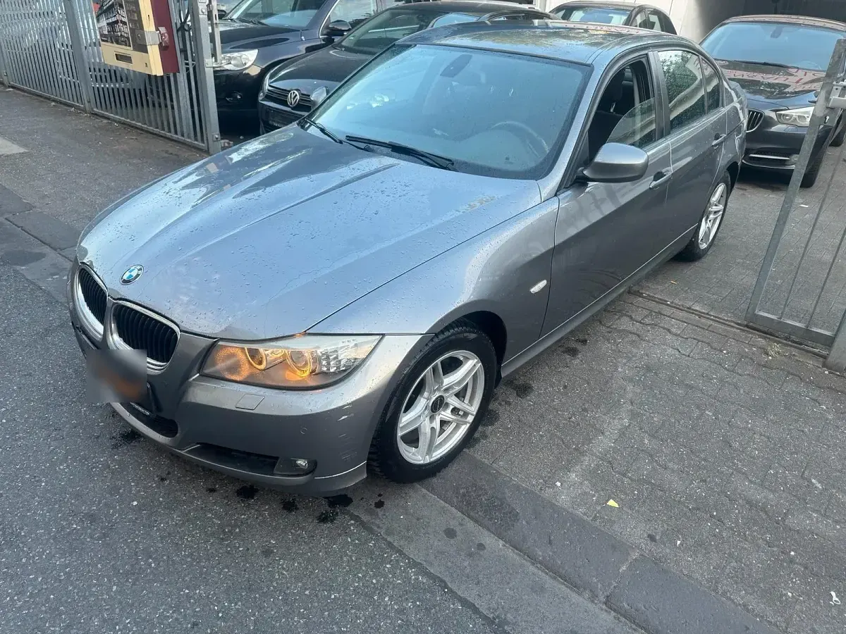 Gebraucht BMW 320 170 PS (125 kW) 2009 Schwarz Limousine