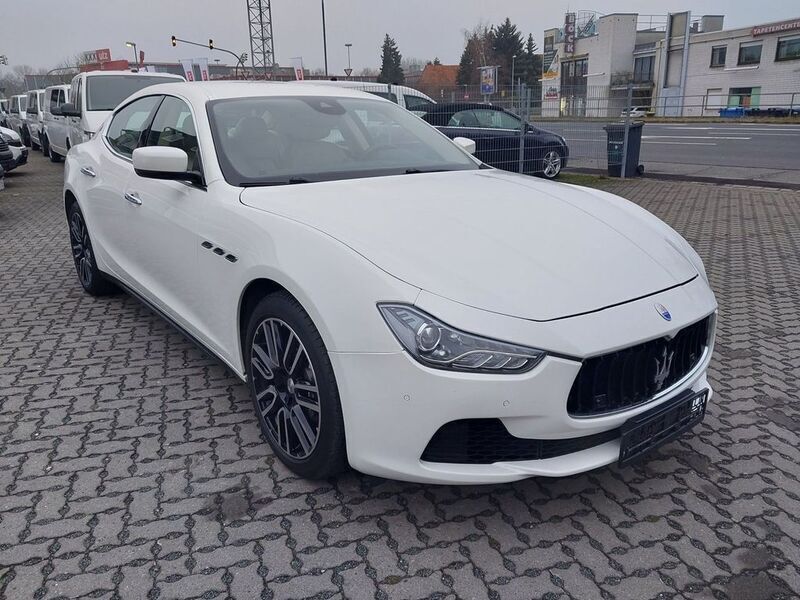 Weiß Gebraucht 2017 Maserati Ghibli Coupé | 23.999 € (Superpreis) - Bild 1/4