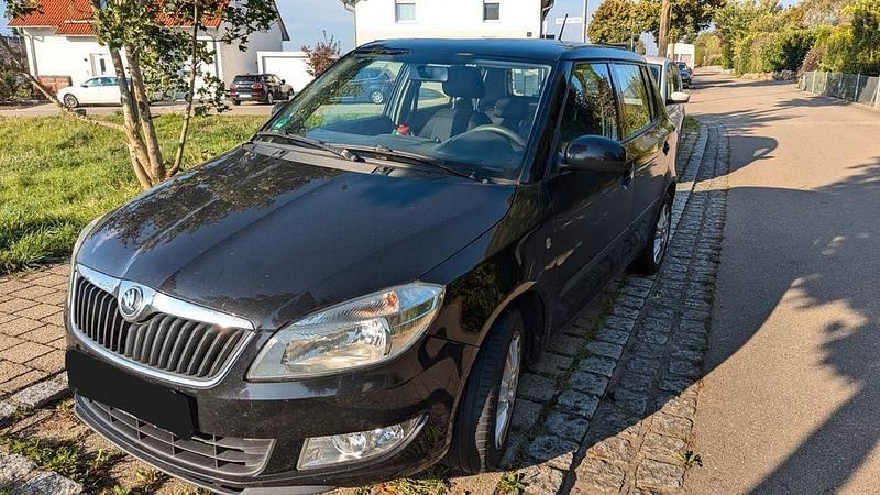 Schwarz Gebraucht 2013 Skoda Fabia Ambition Limousine | 2.400 € (Fairer Preis) - Bild 1/4