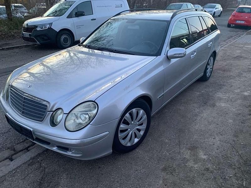 Gebraucht Mercedes E220 150 PS (110 kW) 2003 Silber Kombi