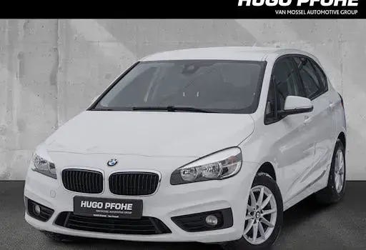 Używany BMW 220 Advantage 192 KM (141 kW) 2017 Biały Kombi