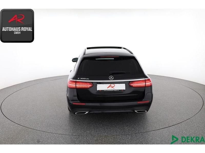 Gebraucht Mercedes E300 AMG 306 PS (225 kW) 2022 Schwarz (metallic) Kombi