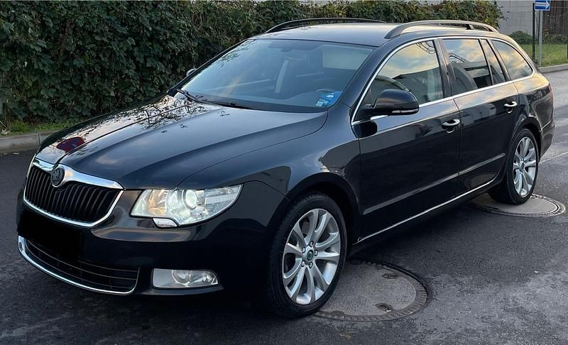 Schwarz Gebraucht 2013 Skoda Superb Kombi | 5.990 € (Superpreis) - Bild 1/4