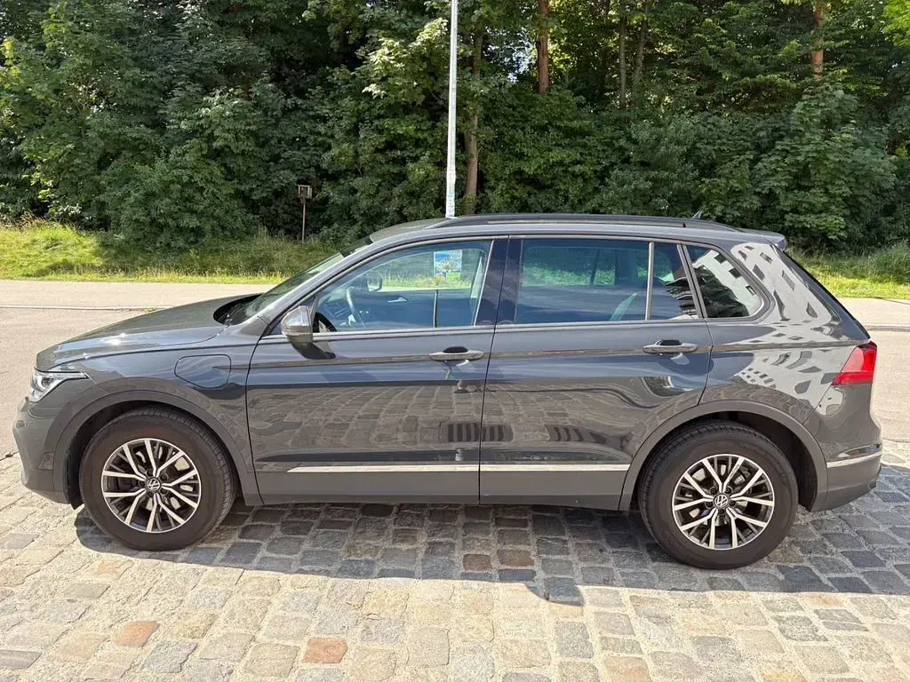 Gebraucht VW Tiguan Life 245 PS (180 kW) 2022 Grau SUV