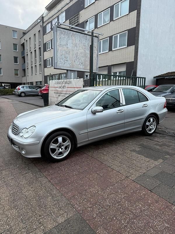 Gebraucht Mercedes C180 143 PS (105 kW) 2005 Brillantsilber  metalliclack Limousine