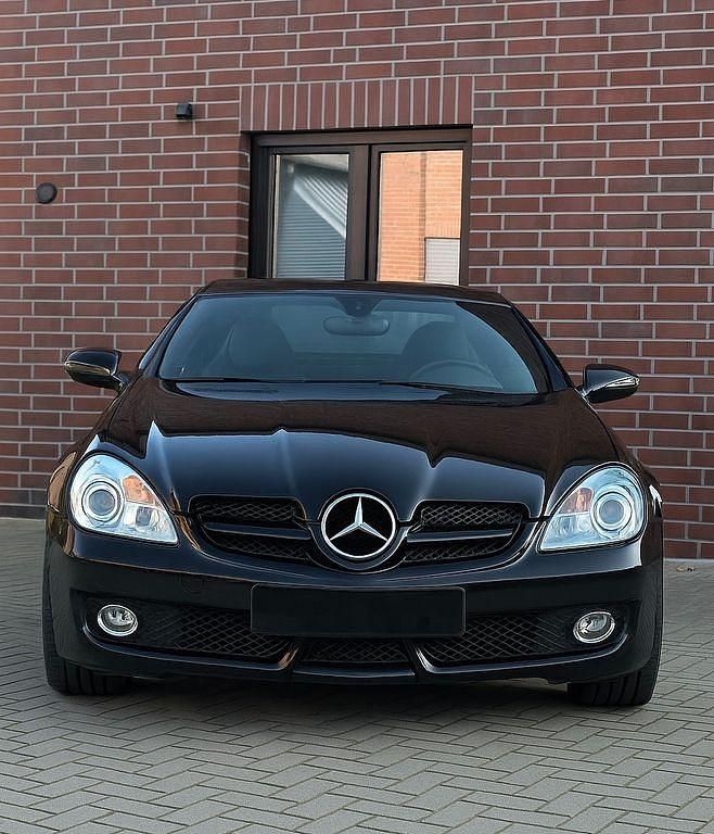 Schwarz Gebraucht 2009 Mercedes SLK200 Cabrio | 12.500 € (Fairer Preis) - Bild 1/4