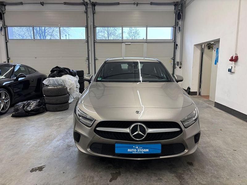 Gebraucht Mercedes A180 Progressive 116 PS (85 kW) 2020 Silber Limousine