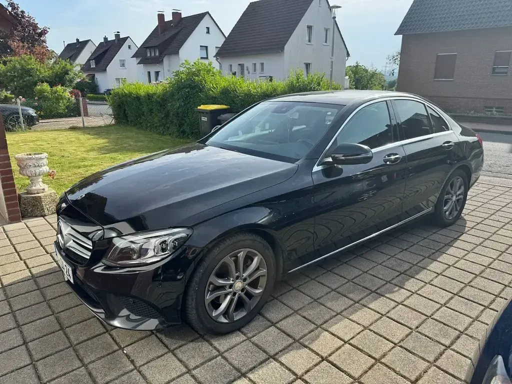 Gebraucht Mercedes C220 Avantgarde 194 PS (142 kW) 2019 Schwarz Limousine