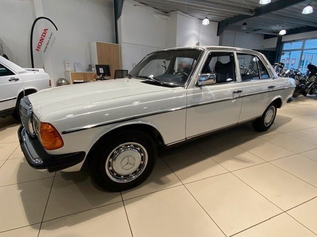 Gebraucht 1979 Mercedes 200 Limousine | 18.999 € - Bild 1/4