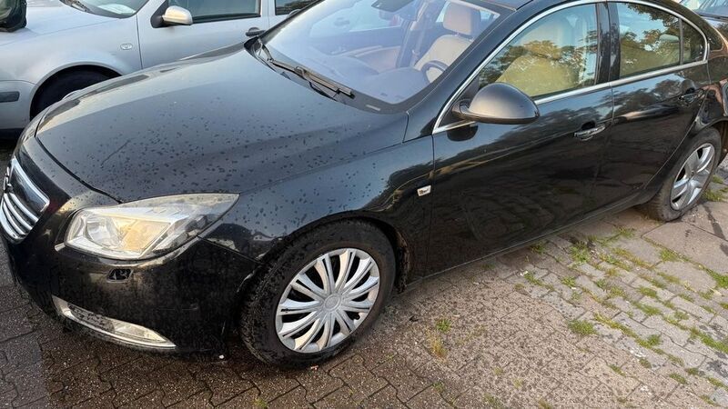 Schwarz Gebraucht 2010 Opel Insignia Cosmo Limousine | 1.490 € (Superpreis) - Bild 1/3