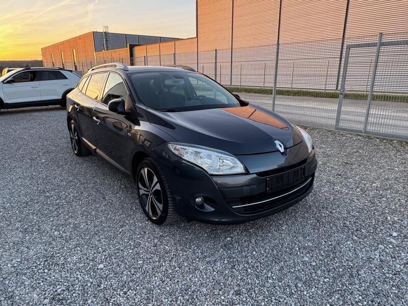 Grau Gebraucht 2011 Renault Mégane GrandTour Kombi | 3.690 € (Guter Preis) - Bild 1/4