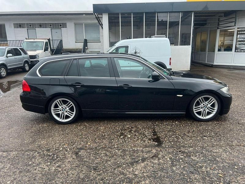 Gebraucht BMW 325 218 PS (160 kW) 2008 Schwarz Kombi