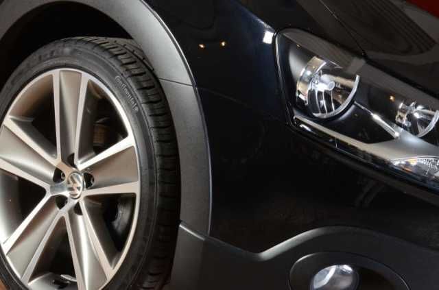 Gebraucht VW Polo Cross 86 PS (63 kW) 2011 Schwarz metallic Kleinwagen