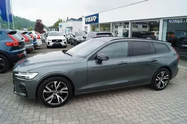 Gebraucht Volvo V60 Plus 197 PS (144 kW) 2025 Forest lake Kombi