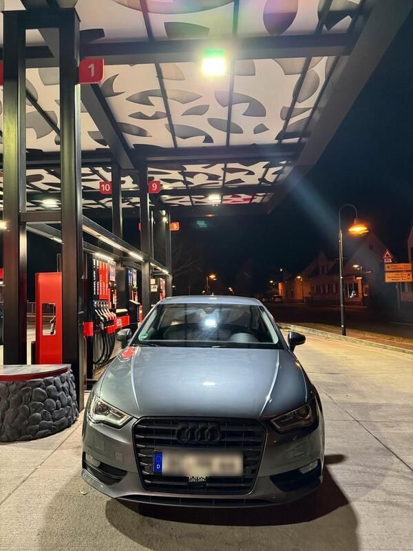 Grau Gebraucht 2012 Audi A3 Coupé | 8.800 € - Bild 1/4