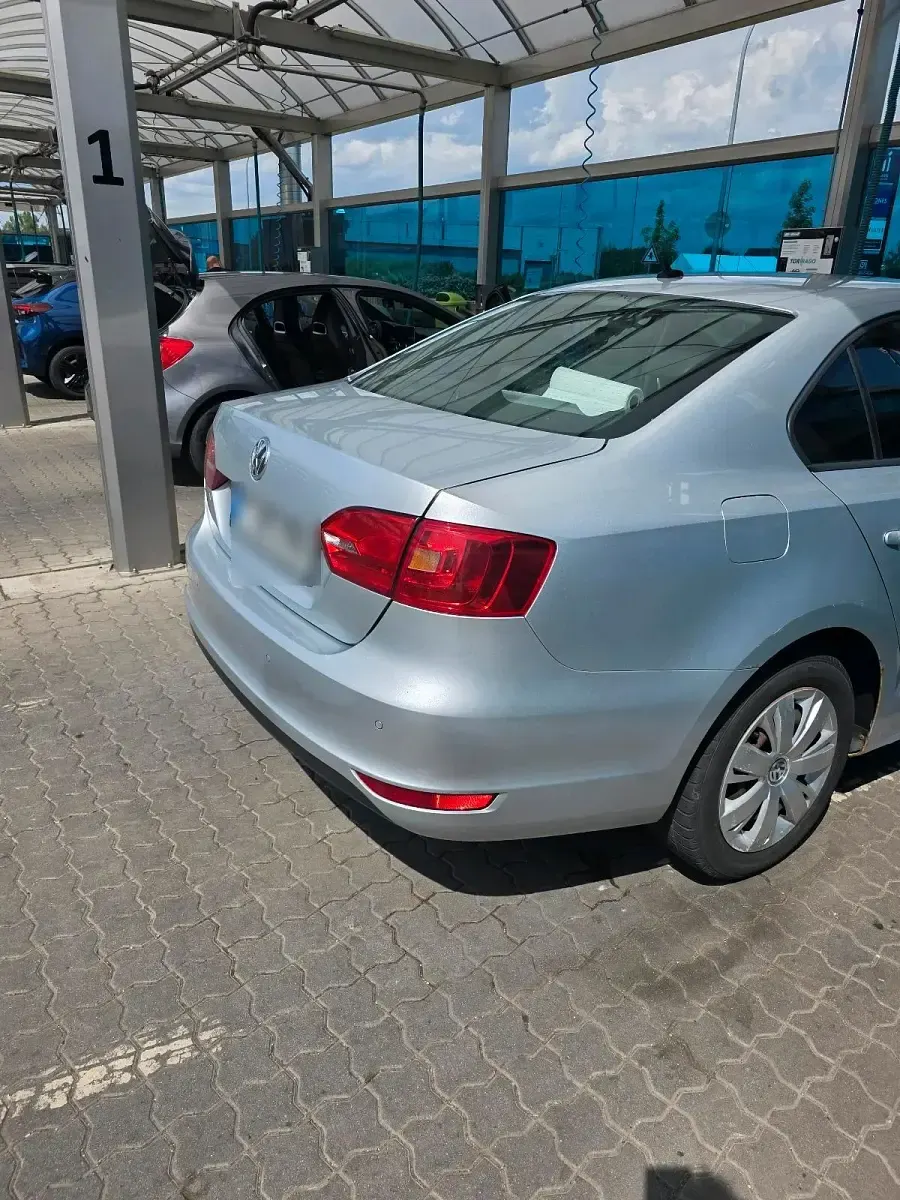 Gebraucht VW Jetta 105 PS (77 kW) 2012 Silber Limousine